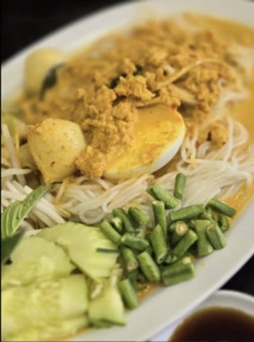 Kha Nom Jeen Namya.